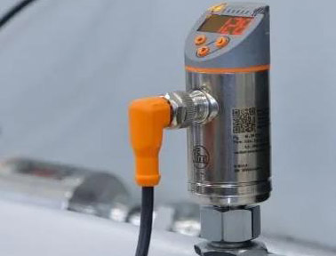 為排氣系統“誕生”，確保過程安全性的IO-Link流量傳感器